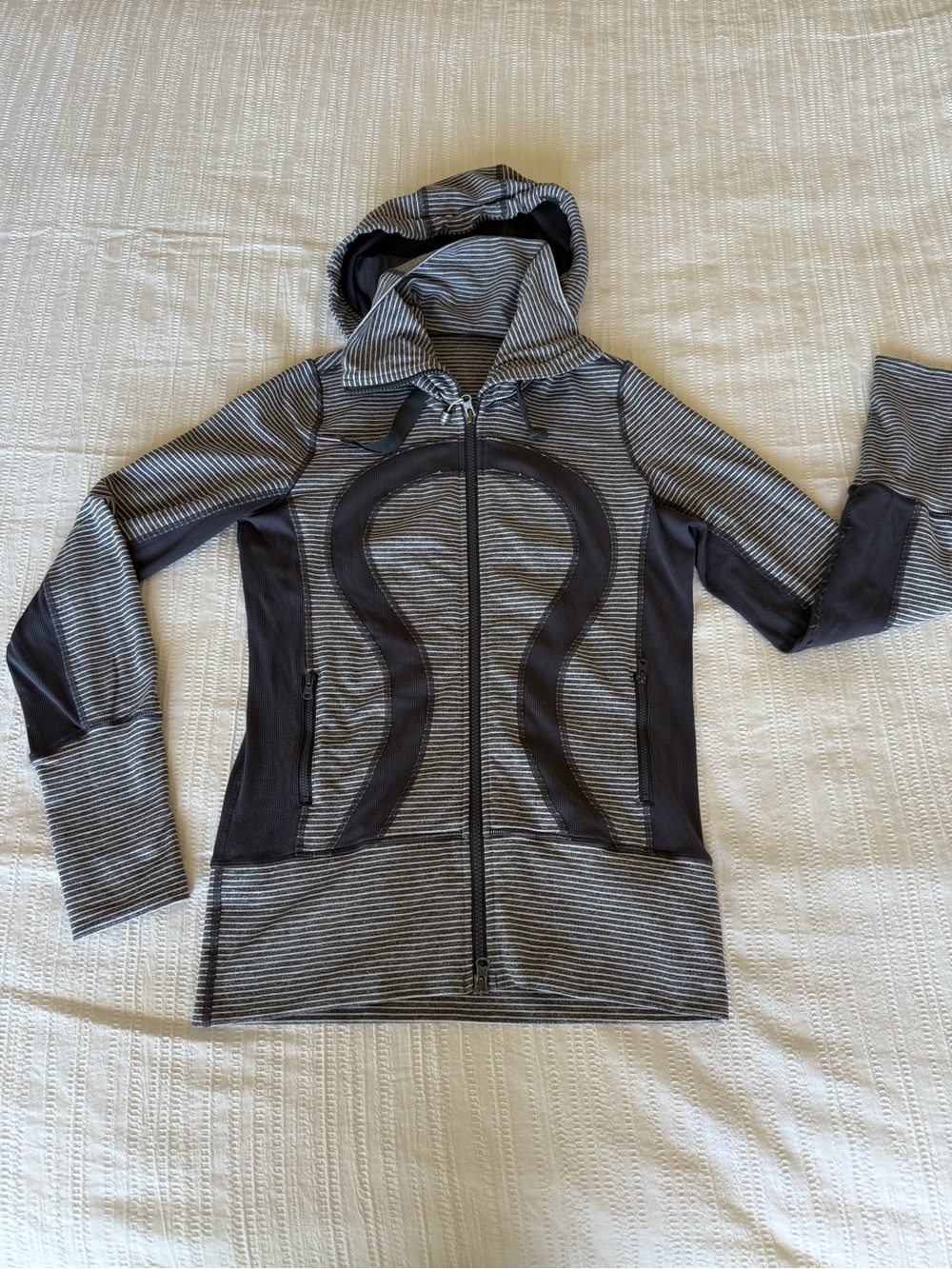 Lululemom Women’s Grey Striped Hoodie Workout Jacket with thumbholes size S